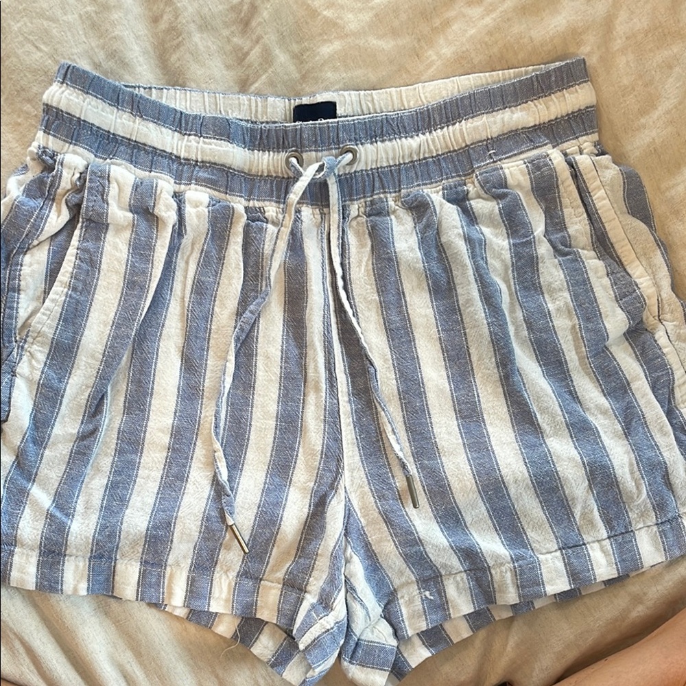 Women’s Gap blue and white striped shorts